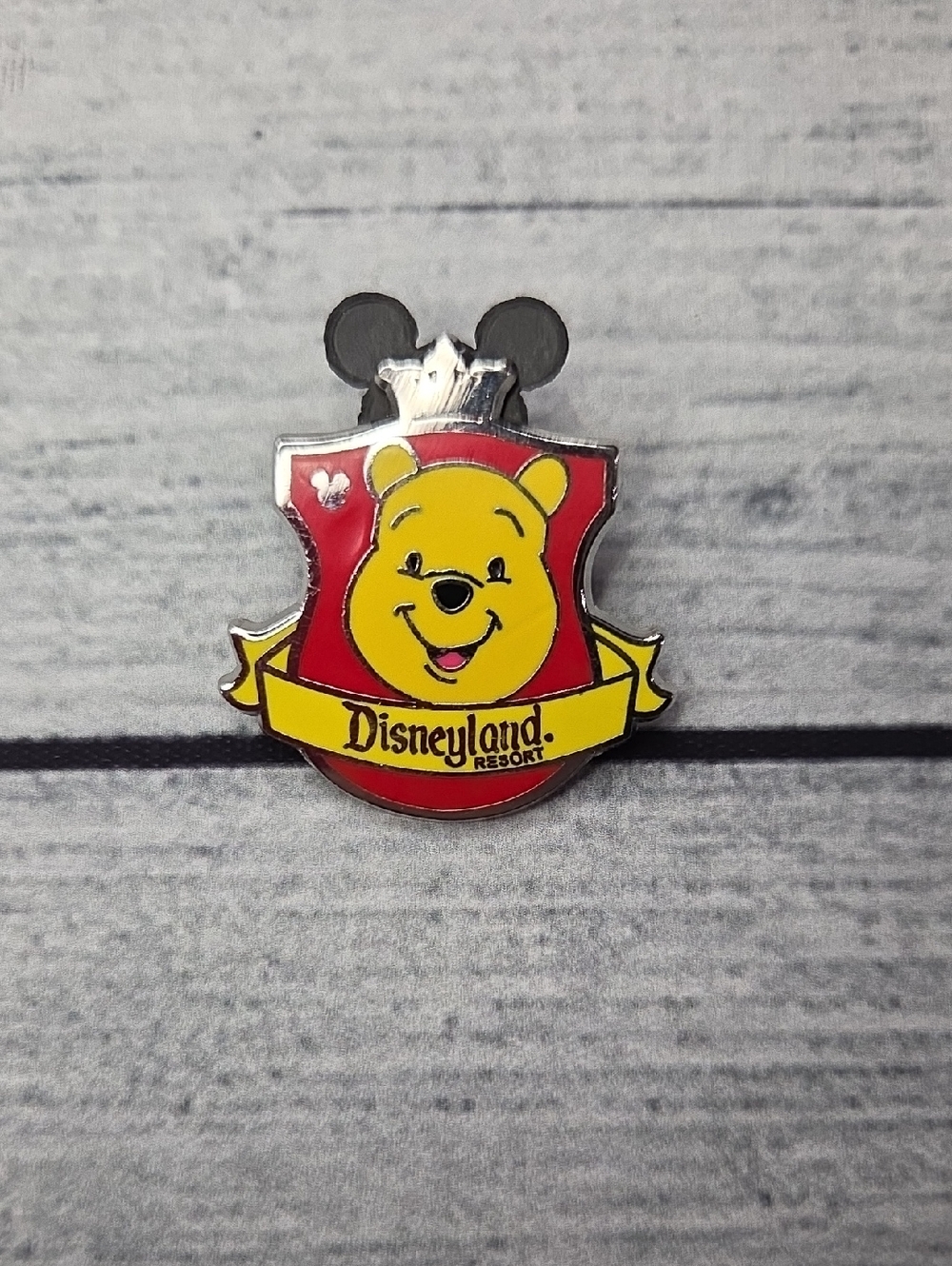 Disneyland Hidden Mickey 5 Of 5 Winnie the Pooh Crest 2012 Trading Pin